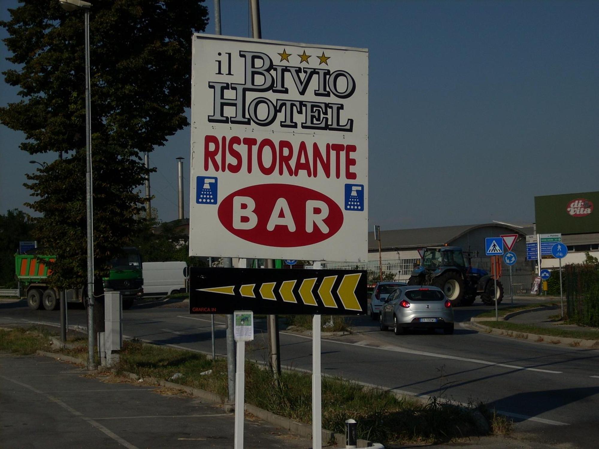 Il Bivio Hotel Карманьола Экстерьер фото